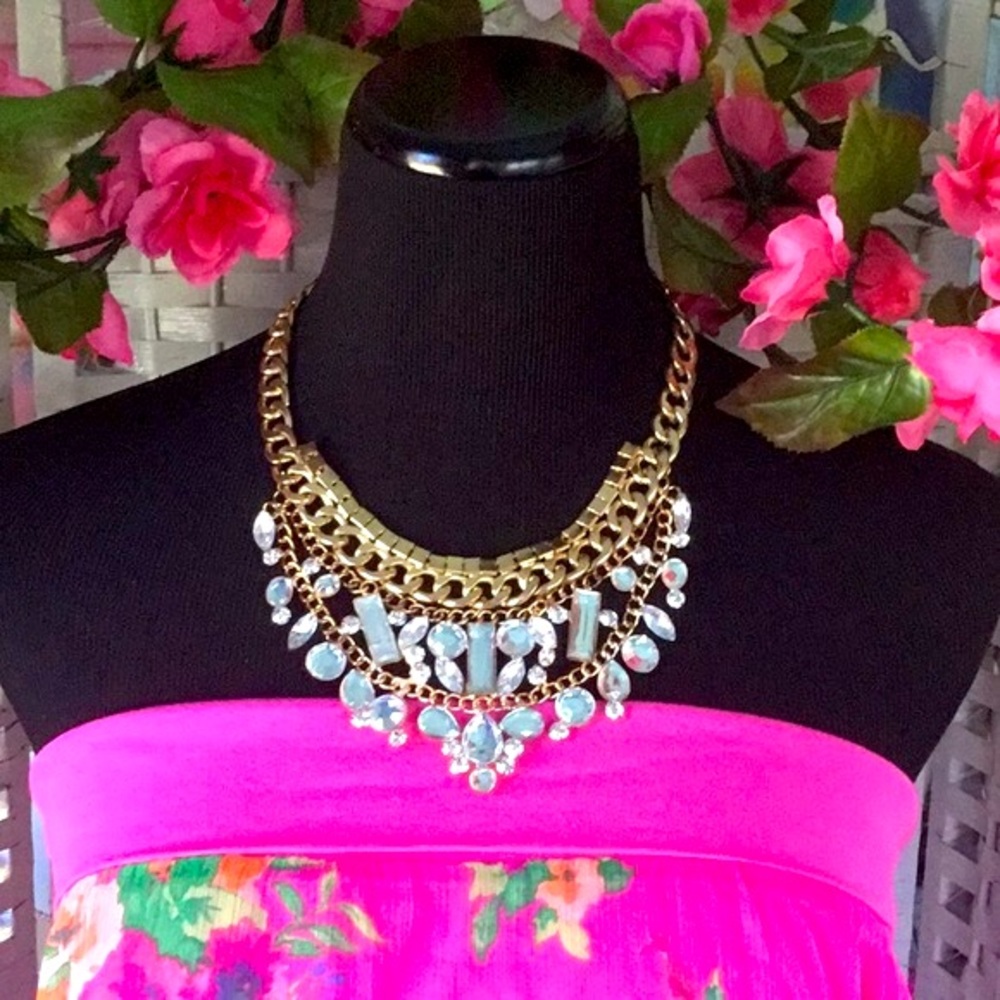 💖💎 Clear Rhinestone & Gold colored Bib Statement Necklace  🌸GUC🌸  💎💖 - Picture 5 of 16